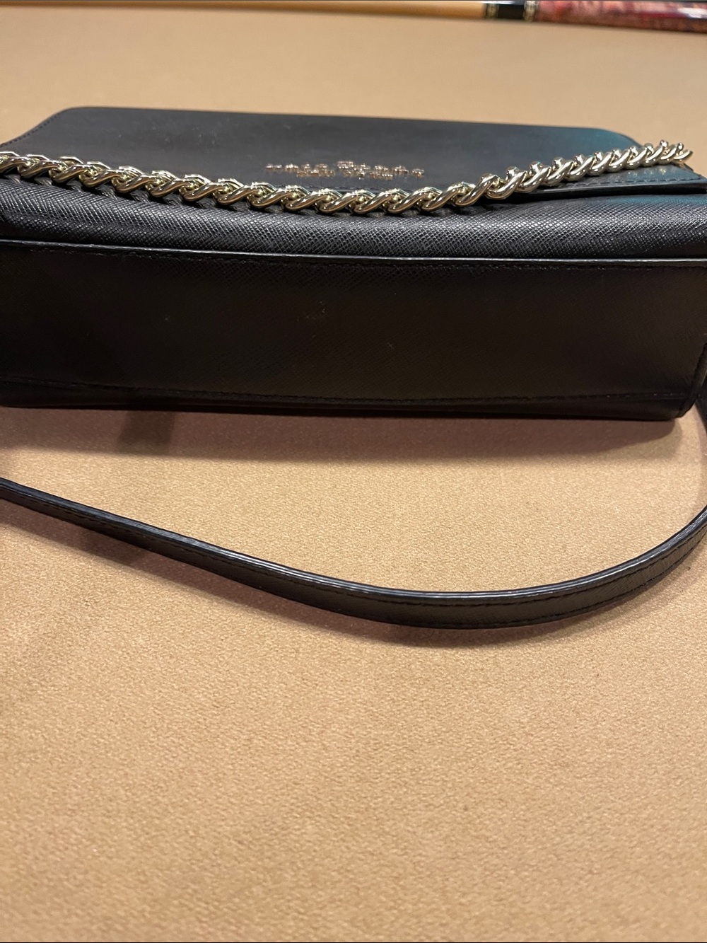 Kate Spade cross body bag. In black and gold - Picture 9 of 10